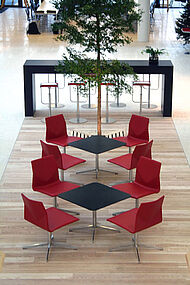 four cast lounge